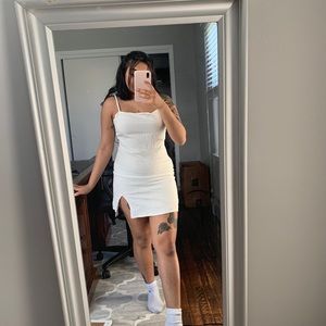 LOTTIE MOSS WHITE MINI DRESS WITH SLIT